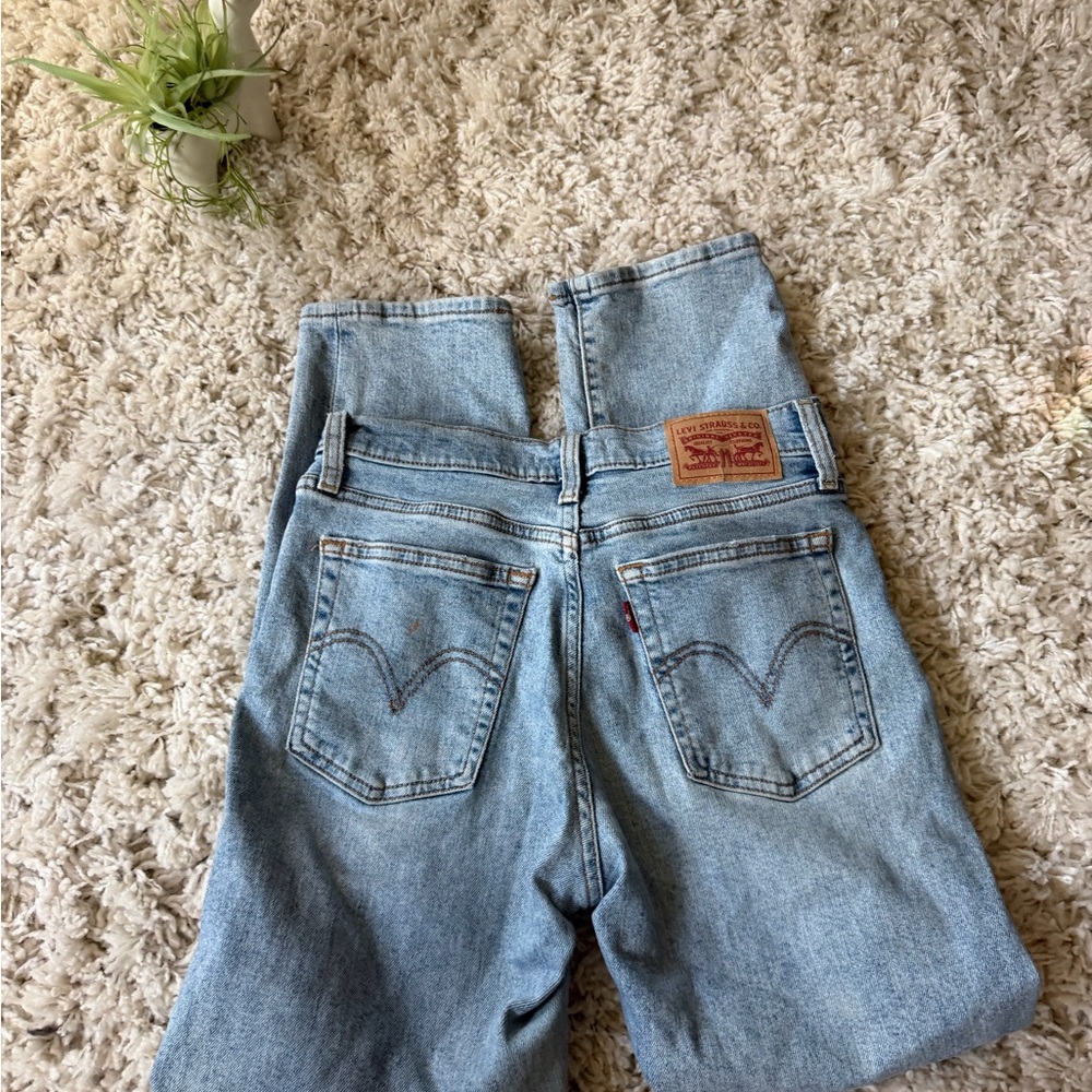 Levi's Light Blue Denim Wedgie Straight 3 button slotted slashed jeans size 25